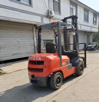 Compact Internal Combustion Used Toyota 30 Forklift 3 Ton Capacity CE Certified